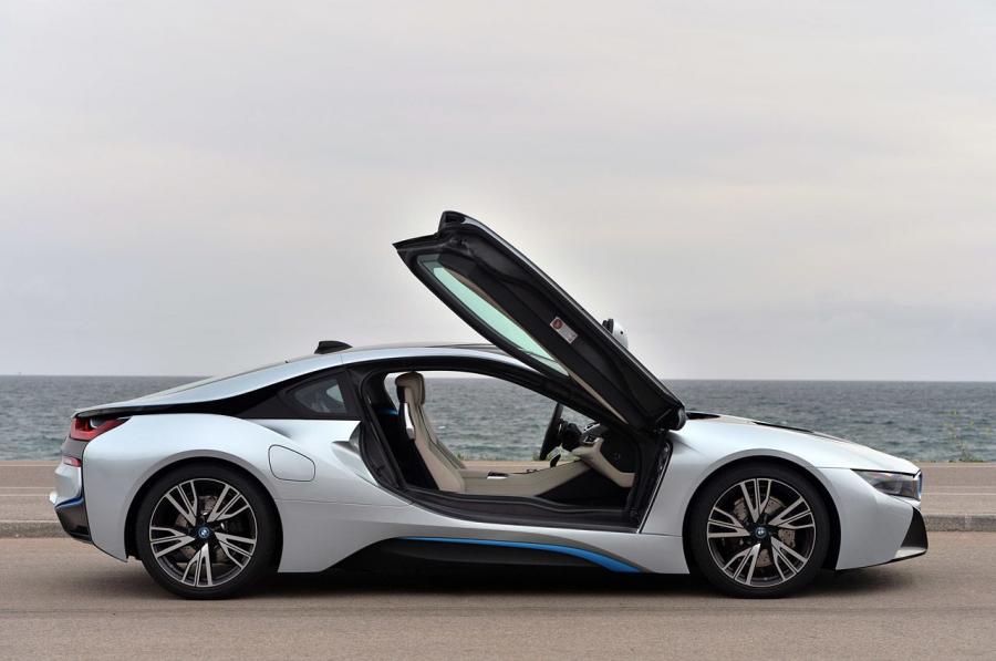  BMW i8 2014 года  (фото 122 из 180)